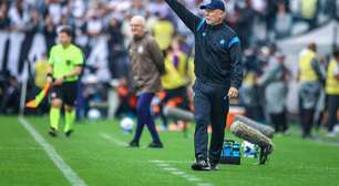 Mano Menezes lamenta chances perdidas e diz que Grêmio merecia resultado melhor contra o Corinthians: "A gente fez um jogo igual"