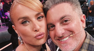 Angélica usa all black com brilho e flor 3D no 'Domingão com Huck'