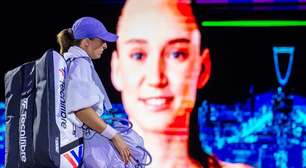 Rybakina derruba Swiatek com pneu no Finals