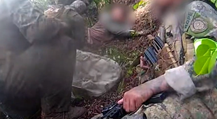 'Blindado não sobe, vamos ter que descer': vídeo mostra policiais socorrendo colega baleado em operação no RJ