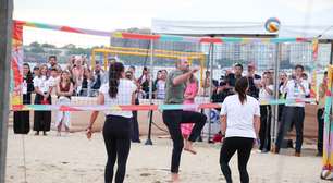 Príncipe William joga vôlei de praia em Copacabana; veja fotos