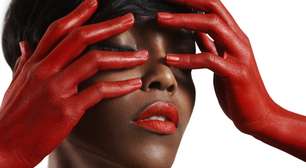 Ei, preta, bota um batom vermelho nessa boca