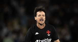 Fernando Diniz discute sobre como montar o Vasco sem titulares absolutos