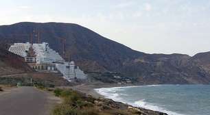 Hotel construído há duas décadas e nunca inaugurado vai ser demolido na Espanha