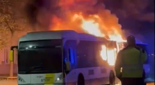 Torcedores do Barcelona incendeiam ônibus na Bélgica