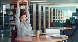 5 dicas de alongamento para fazer nos intervalos dos estudos para o Enem