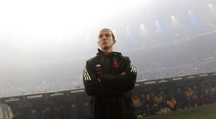 Filipe Luís comenta sobre expulsão de Plata: "Ele quis ir na bola e acabou pegando na perna do jogador"