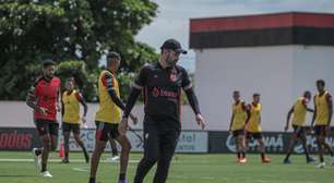 No Atlético-GO, Rafael Lacerda coloca a mão na mesa e avisa jogadores: "Só me avisar que"