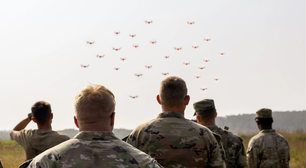 As fábricas nas áreas rurais dos Estados Unidos reabriram; e todas elas produzem o mesmo "brinquedo": um exército de drones de combate