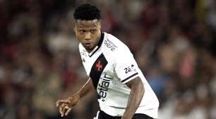 Improvisado mais uma vez, Matheus França ainda busca espaço no Vasco de Diniz