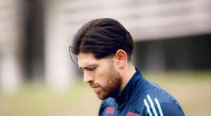 Flamengo apresenta proposta de renovação por Rossi