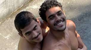 'As pessoas são homofóbicas': Irmão de Arthur Aguiar, o Esqueleto de 'Os Donos do Jogo', série da Netflix, desabafa após críticas à união gay