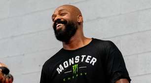 Jon Jones não poupa Aspinall depois de polêmica no UFC 321: "Ele desistiu"