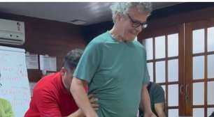 Carlinhos de Jesus consegue sambar pela primeira vez desde início do tratamento