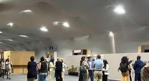 Cúpula do Clima 'sem gravatas' após dress code flexibilizado tem frio intenso do lado de dentro em contraste com calorão de Belém