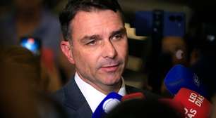 Flávio Bolsonaro chama julgamento do STF de 'farsa' e acusa Moraes de 'vingança pessoal'