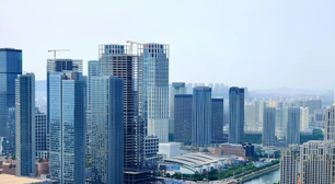 Na China, existem arranha-céus tão altos que surgiu uma nova profissão: pessoas encarregadas de levar refeições aos andares mais altos