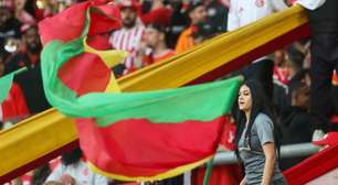 Torcida do Internacional protesta após empate com o Bahia