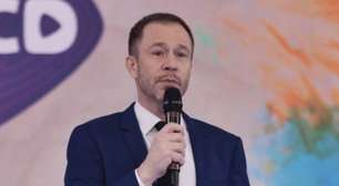 Tiago Leifert faz revelação no palco do 'Teleton' e surpreende público: 'Uma confissão...'