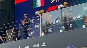 Tarcísio escuta misto de vaias e gritos de 'presidente' ao entregar troféu da Fórmula 1 a Norris