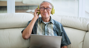 Estudo aponta: na terceira idade, ouvir música reduz o risco de demência