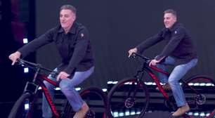 Luciano Huck aparece de bicicleta no Domingão e plateia berra com revelação