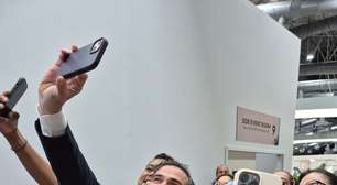 COP-30: ex-RBD é tietado após painel sobre refugiados; veja vídeo