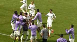 América-MG vence a Chapecoense fora, garante permanência e complica o G4