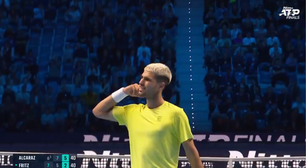 Alcaraz vira sobre Fritz, alcança marca histórica e fica a uma vitória de garantir liderança do ranking até 2026