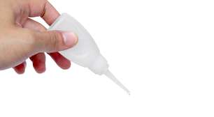 O que fazer ao colar os dedos com supercola: métodos seguros e eficazes