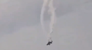 Avião militar da Turquia cai e explode com 20 pessoas a bordo; veja vídeo