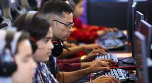 Iniciativa oferece 100 bolsas em tecnologia e idiomas para estudantes de periferia