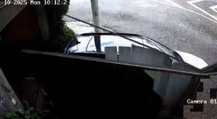 Mulher tenta fugir de motel sem pagar, causa acidente e é presa em flagrante em SP