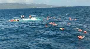 Barco com turistas de cruzeiro afunda no Caribe e deixa dezenas à deriva