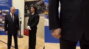 Mãos de Vladimir Putin chamam atenção para o seu estado de saúde