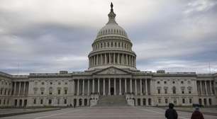 Senado dos EUA aprova acordo para encerrar 'shutdown'; projeto de lei segue para a Câmara