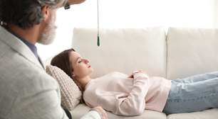 Entenda como a hipnoterapia atua na mente e transforma comportamentos na prática