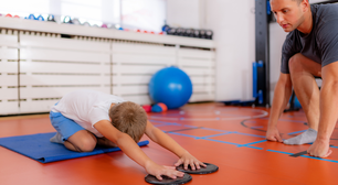 Qual é a idade segura para jovens começarem na academia? Especialistas respondem