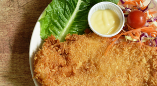 Bife à milanesa de forno: crocante e leve, sem fritar