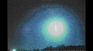 Meteoro cruza o céu sobre a divisa entre RS e SC e explode com brilho intenso; veja vídeo