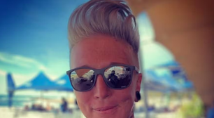 Apresentadora de TV morre após queda de helicóptero na África do Sul