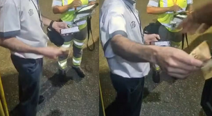 Passageiros fazem vaquinha para pagar pedágio de ônibus barrado no RJ
