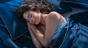 Dormir bem é o novo skincare: especialista explica os benefícios do sono para a pele