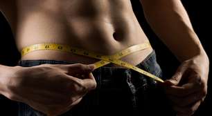 Má postura pode dificultar definição de abdômen; veja