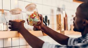 Gaste só R$ 10 e resolva a bagunça da cozinha com potes de vidro