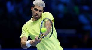 Alcaraz domina Musetti e avança em primeiro no ATP Finals