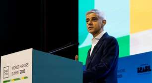 Prefeito de Londres prova quitutes no Rio e vídeo viraliza: 'Horrível'