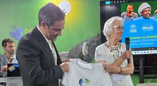 Alfonso Herrera elogia brasileira premiada pelas Nações Unidas por atuação com refugiados