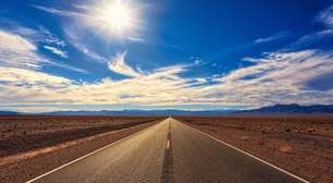 240 km sem uma única curva e com trânsito: assim é a estrada reta mais longa do mundo, um desafio para a paciência