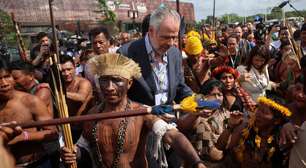Protesto de indígenas bloqueia início do quinto dia da COP30